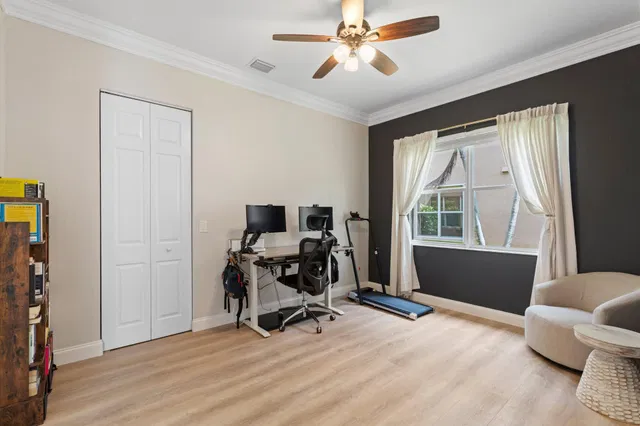  Residence photo 29