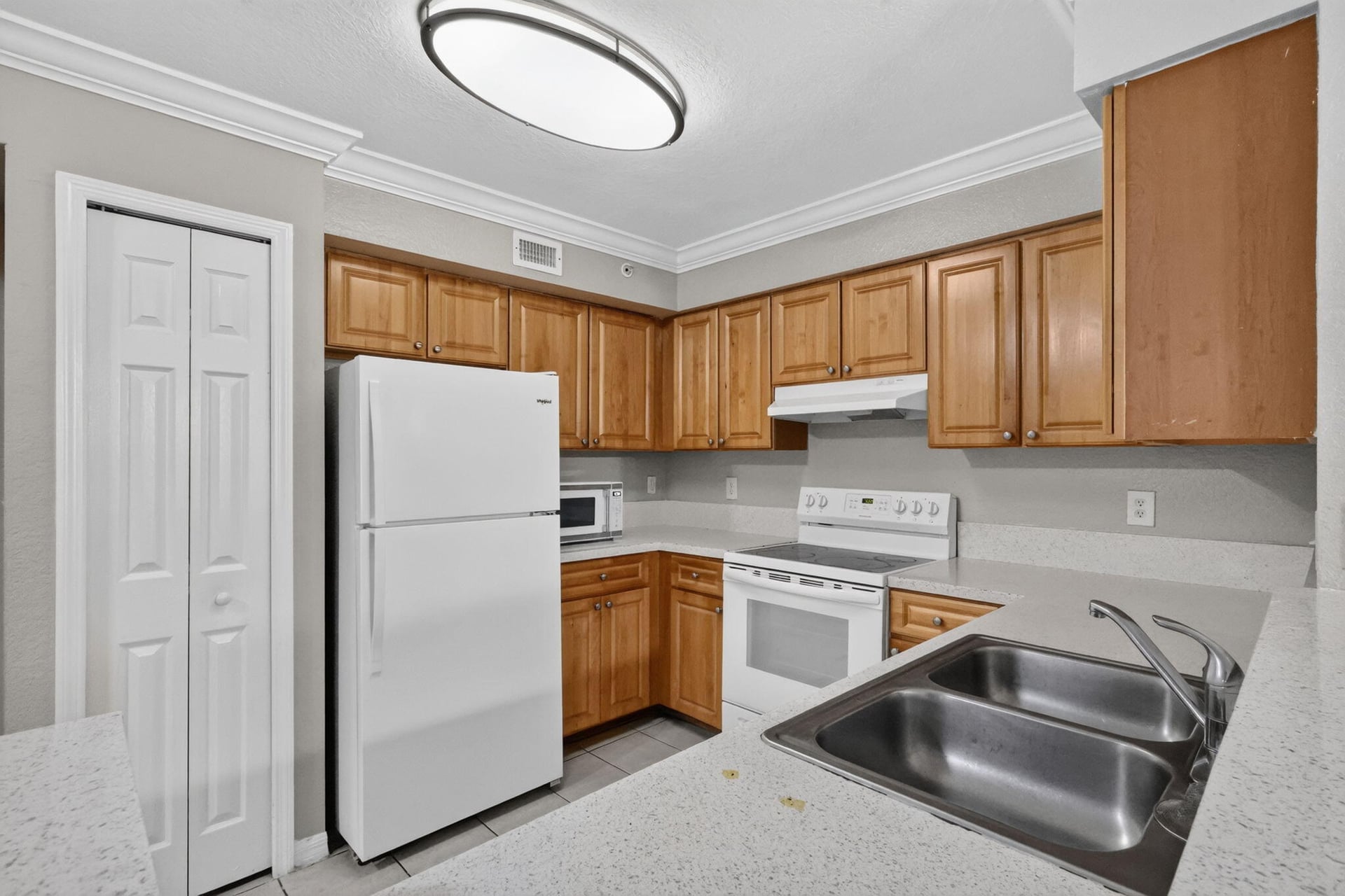 Unit 102 photo 16