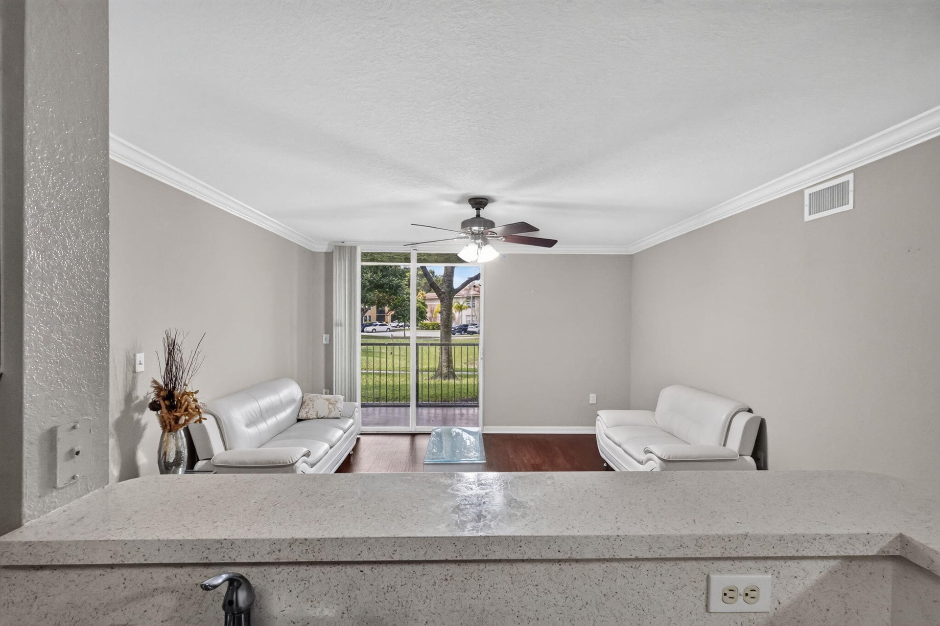 Unit 102 photo 18