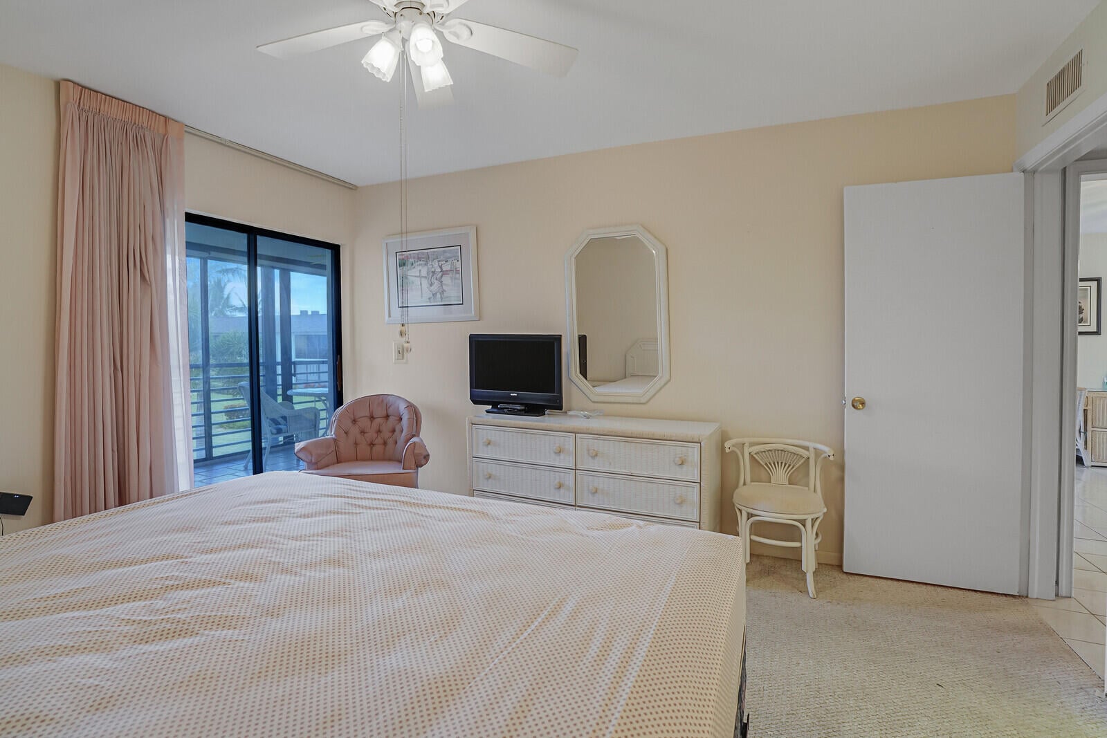 Unit H207 photo 15
