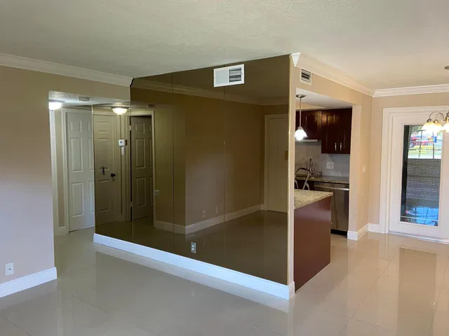 Residence photo 12