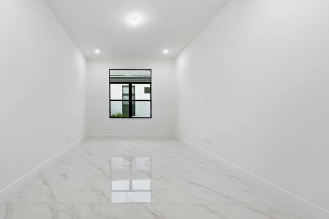 Residence photo 9
