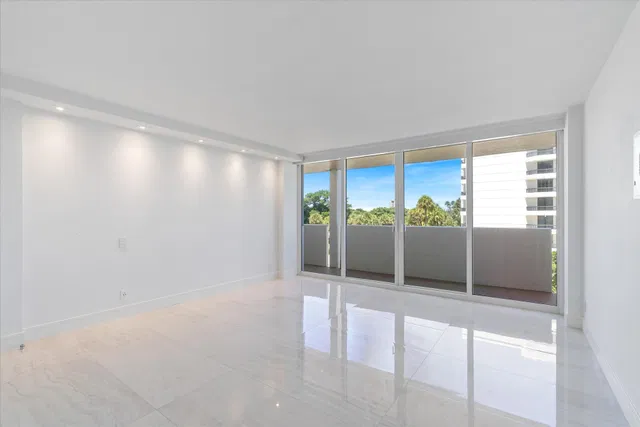 Boca Raton Unit 3J photo 17