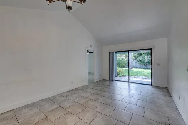 Residence photo 3