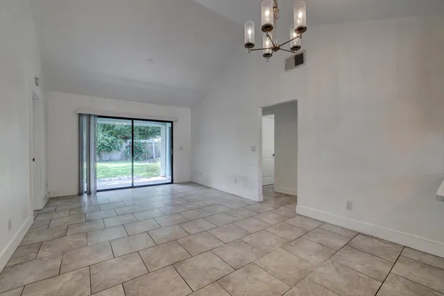 Residence photo 6