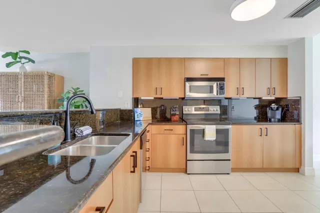 Pineapple Grove Village Condominiums Unit 4-D photo 21