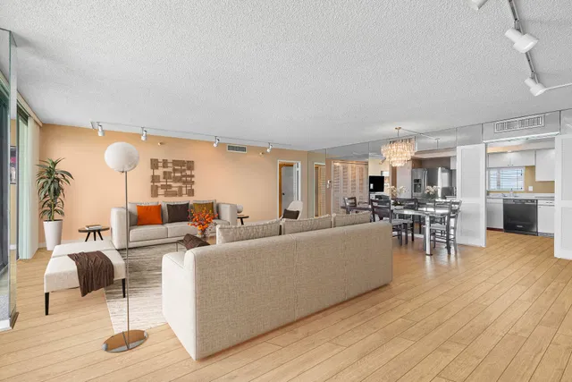  Unit 1606 photo 5