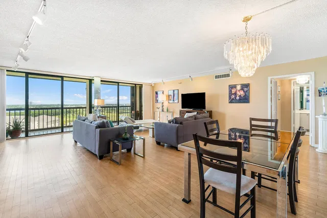  Unit 1606 photo 6