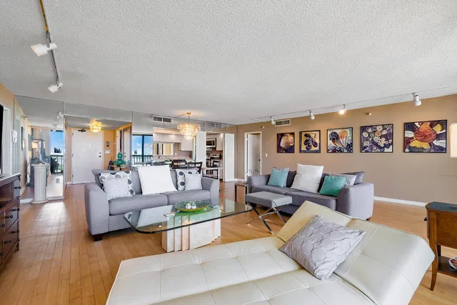  Unit 1606 photo 8