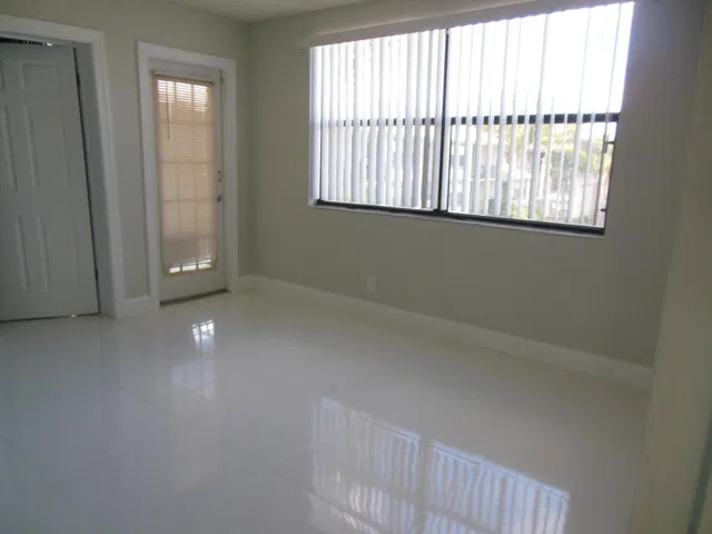 Unit 31 photo 4