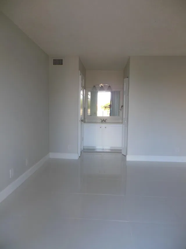 Unit 31 photo 11