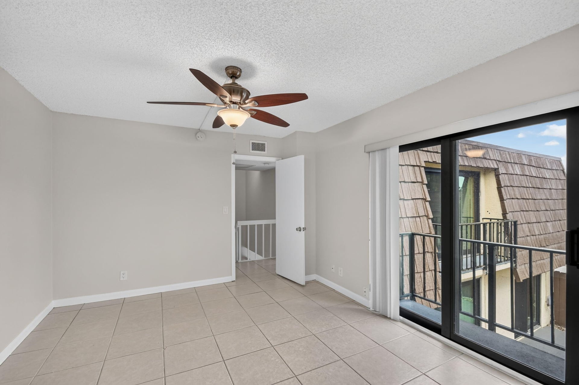 Residence photo 24