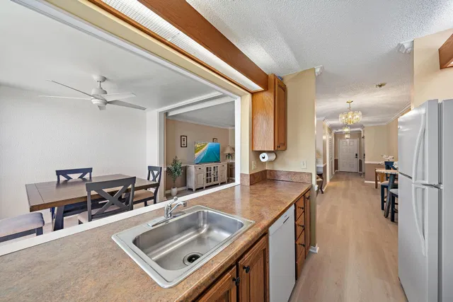Unit B308 photo 9