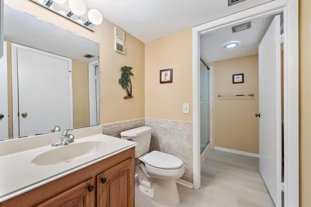 Unit B308 photo 15