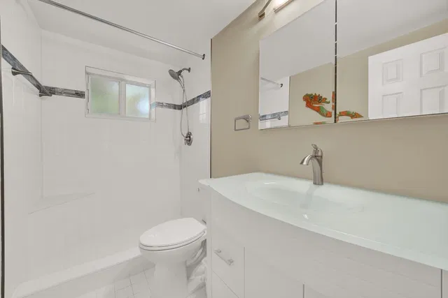  Unit 6 photo 21