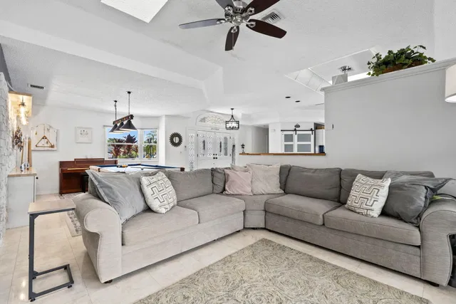  Residence photo 12