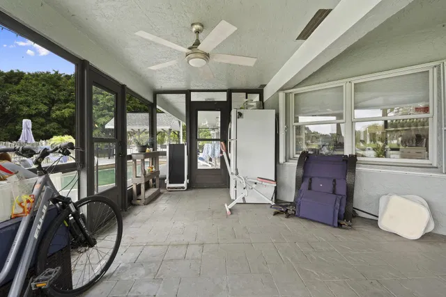  Residence photo 32
