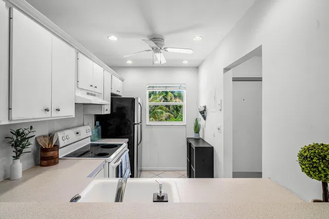 Unit 208 photo 6