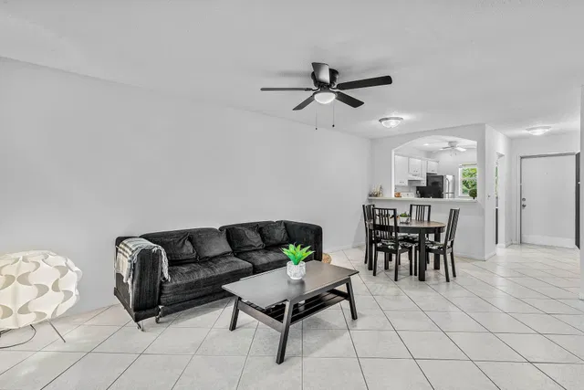 Unit 208 photo 9