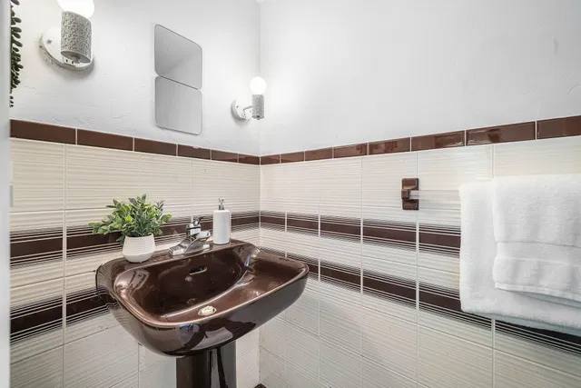 Unit 208 photo 18