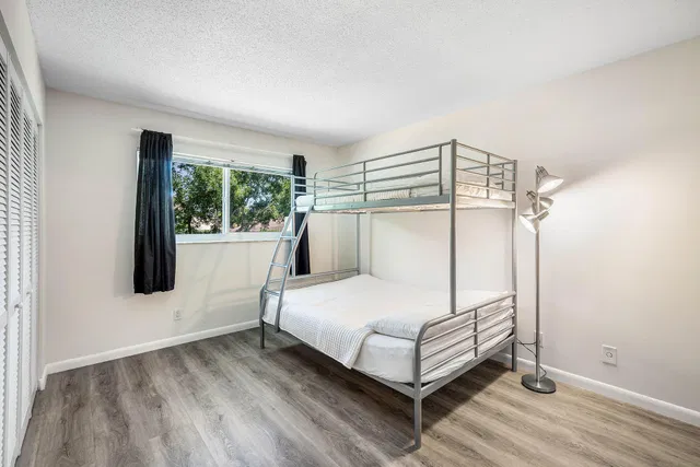 Unit 208 photo 20