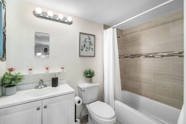 Unit 208 photo 21