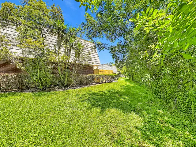 Residence photo 2