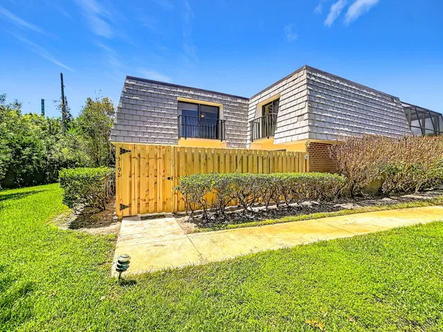 Residence photo 3