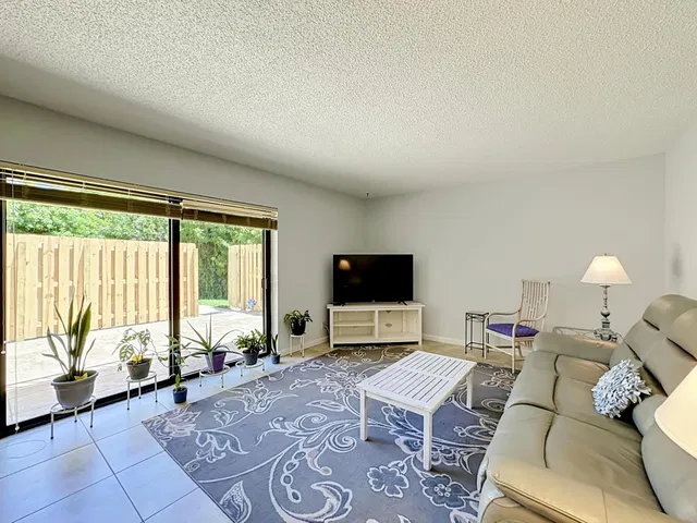 Residence photo 9