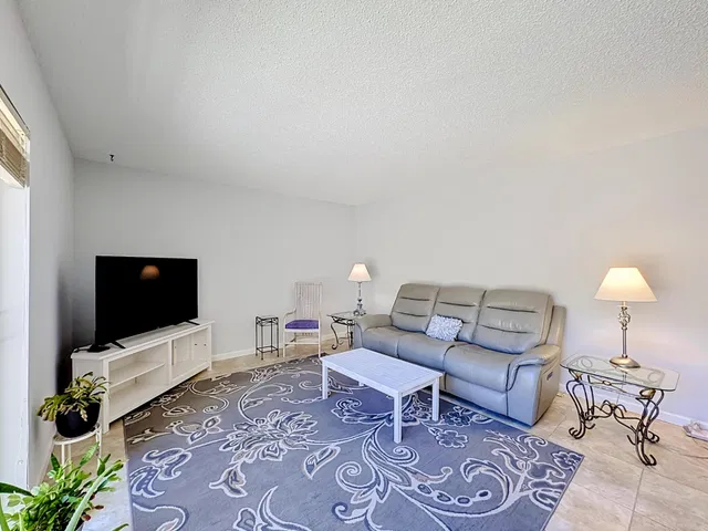 Residence photo 11