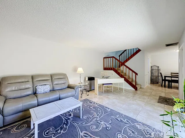 Residence photo 12