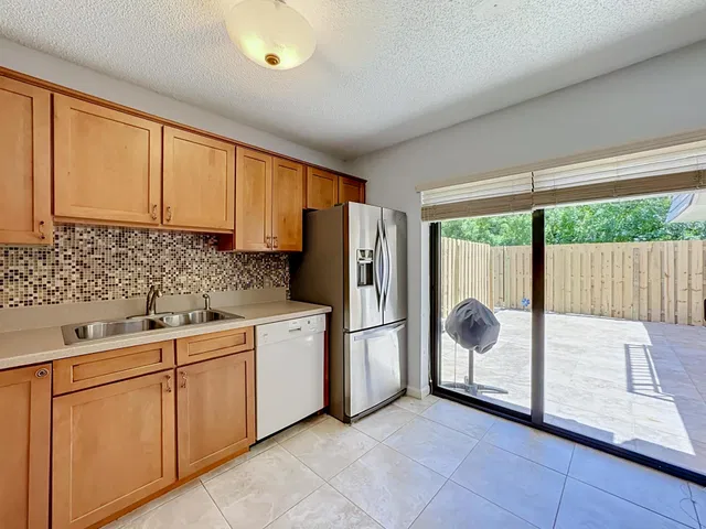Residence photo 17
