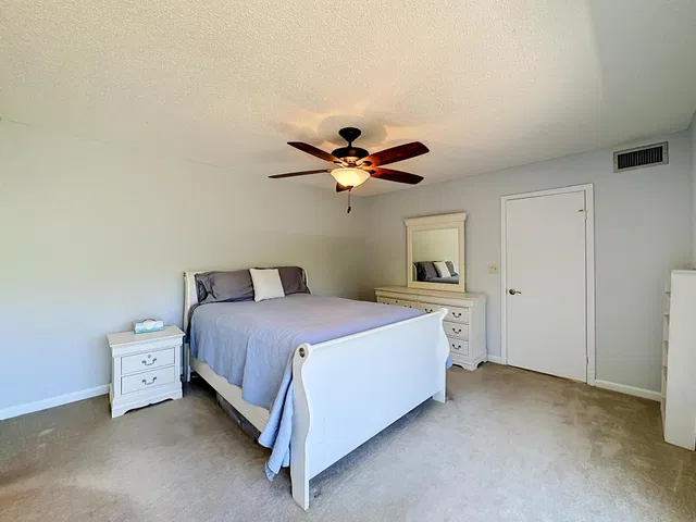 Residence photo 24