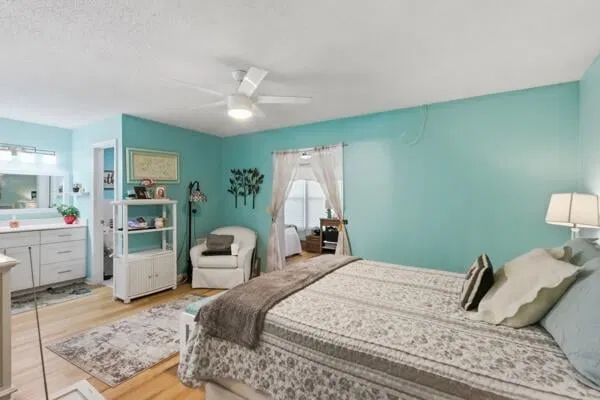  Unit B photo 17
