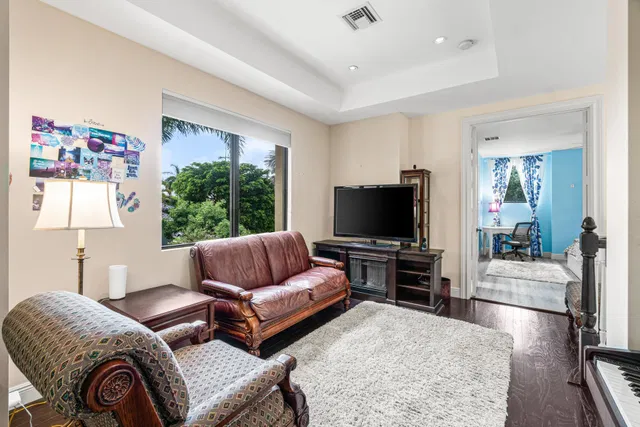  Residence photo 48