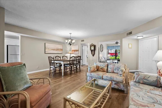  Residence photo 8