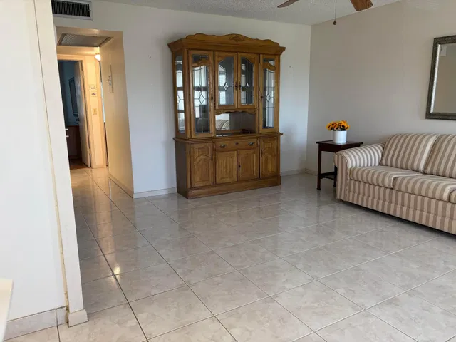 Residence photo 2