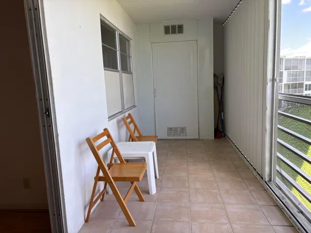 Residence photo 17