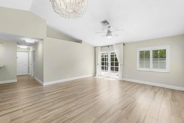 Residence photo 11