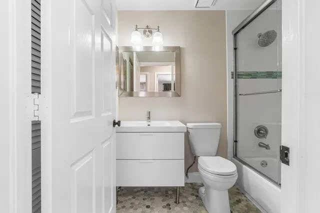 Residence photo 17