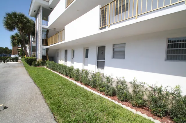 Unit 1020 photo 4