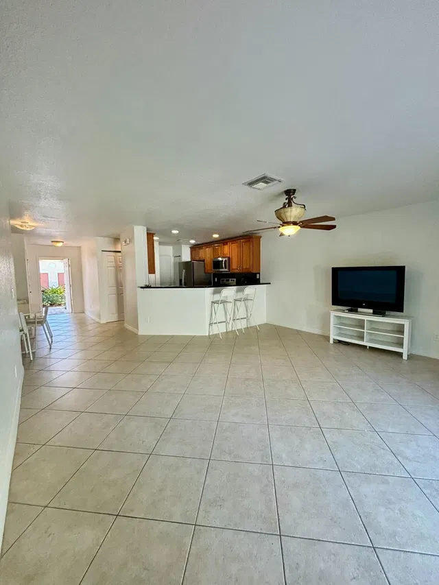  Residence photo 4