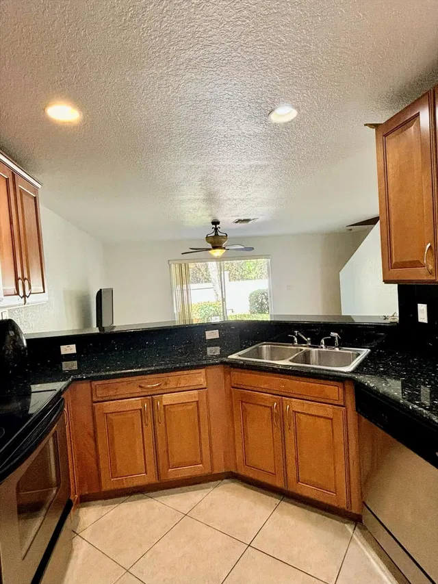  Residence photo 6