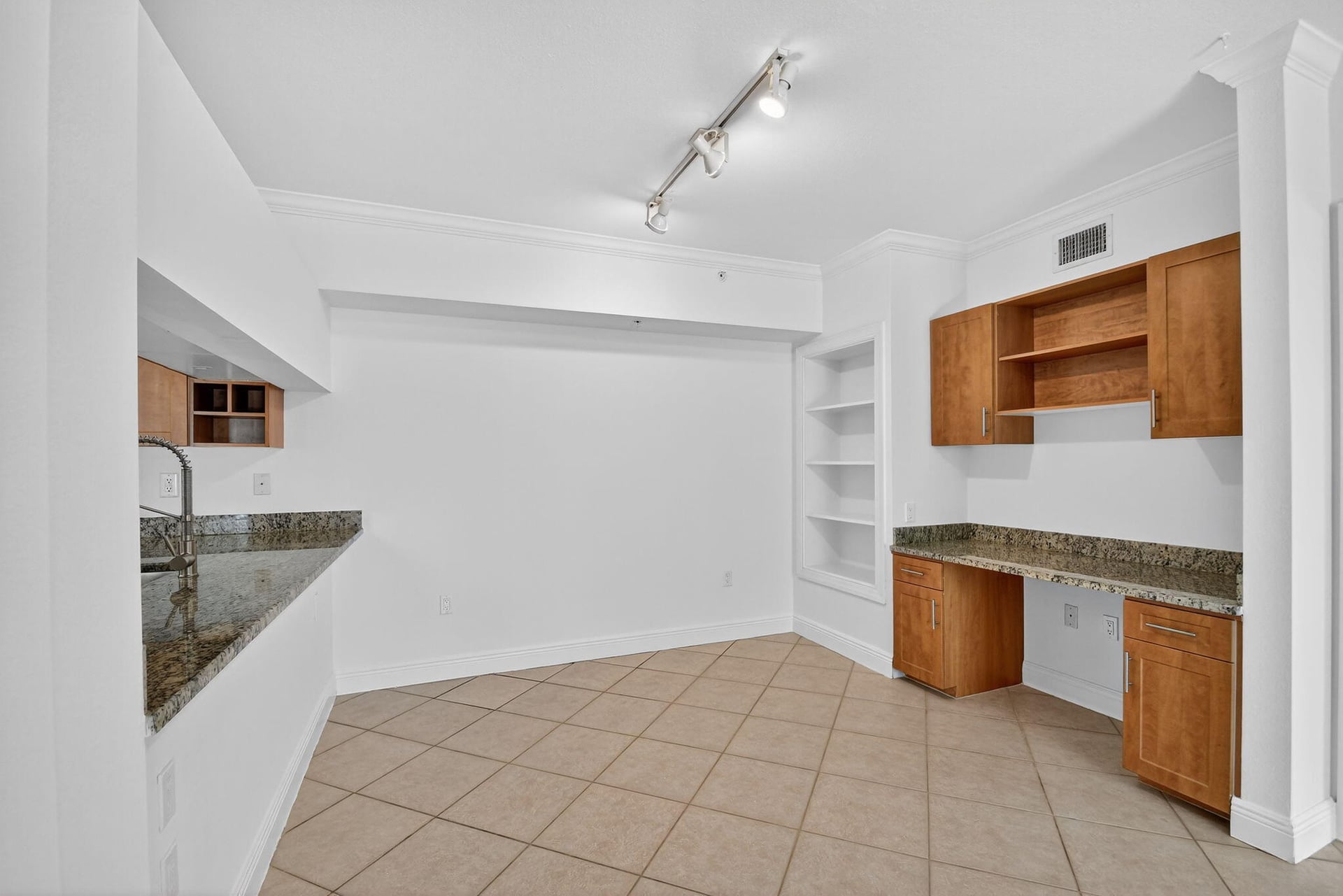  Unit 304 photo 14