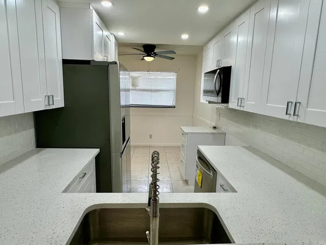  Unit 109 photo 4
