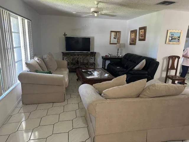  Residence photo 5