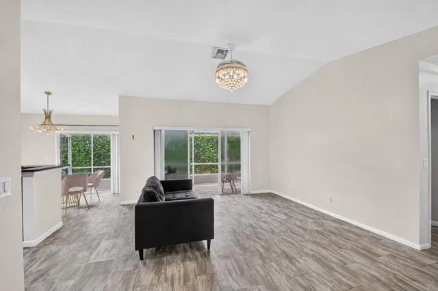 Residence photo 5