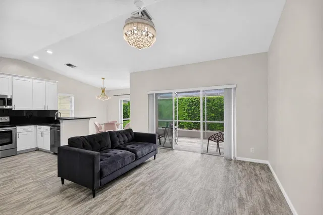 Residence photo 6