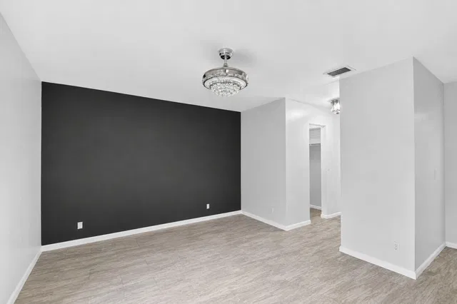 Residence photo 19