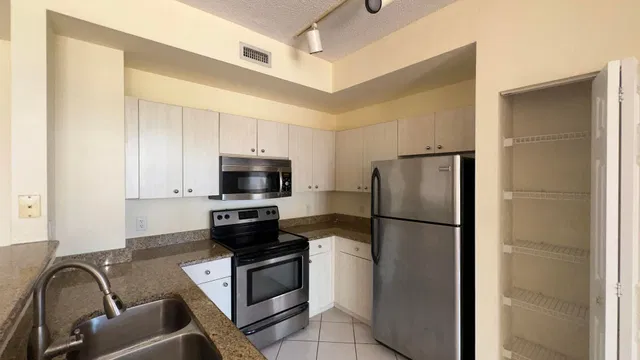 Flagler Pointe Unit 910 photo 6